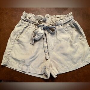 Pale green paperbag shorts xs